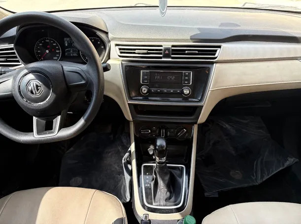 Car image 17