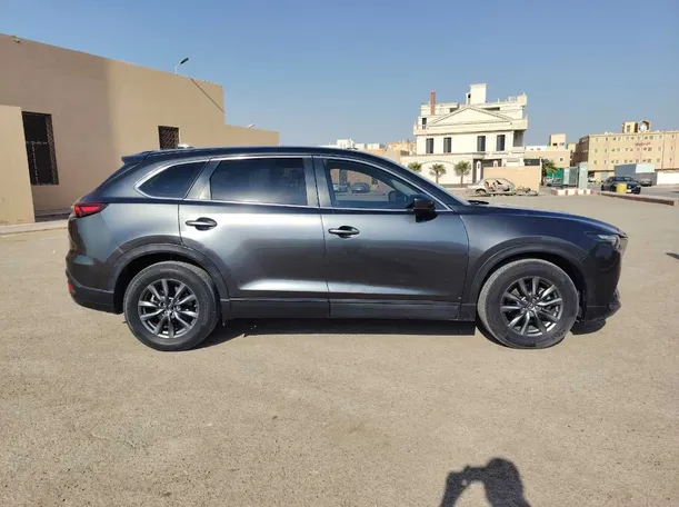 Car image 4