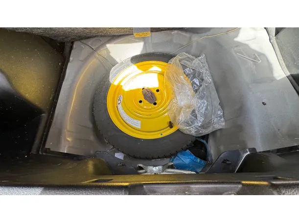 Car image 25