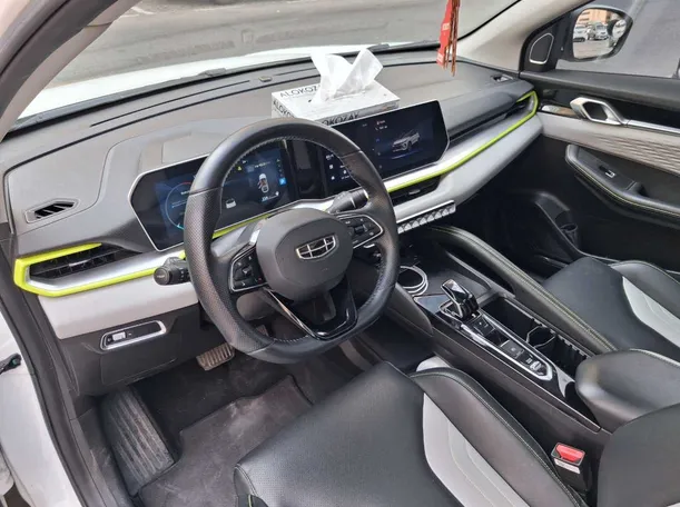 Car image 11