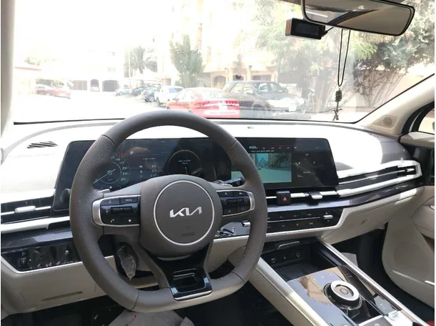 Car image 25