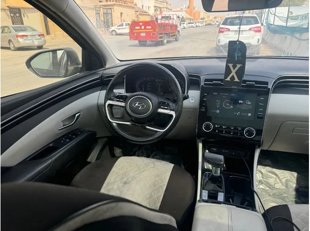 Car image 17