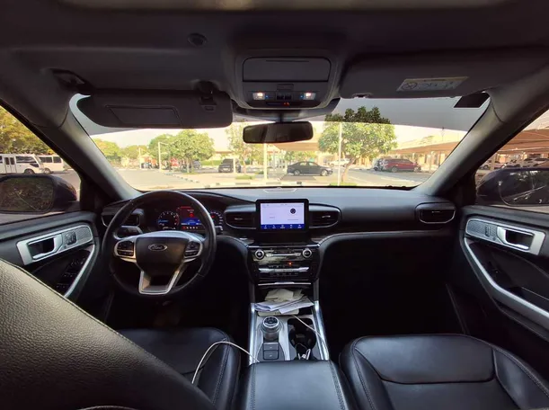 Car image 14
