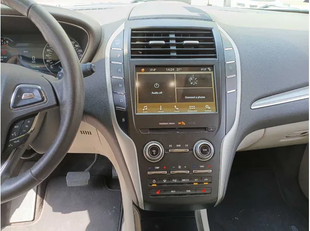 Car image 16