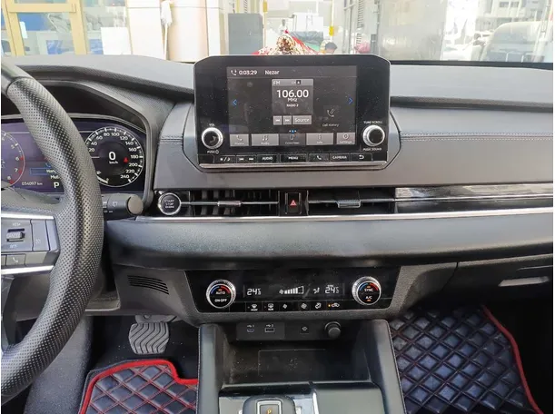Car image 16