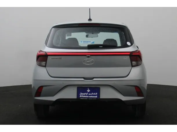 Car image 12