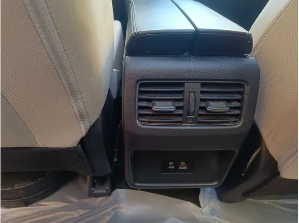 Car image 32