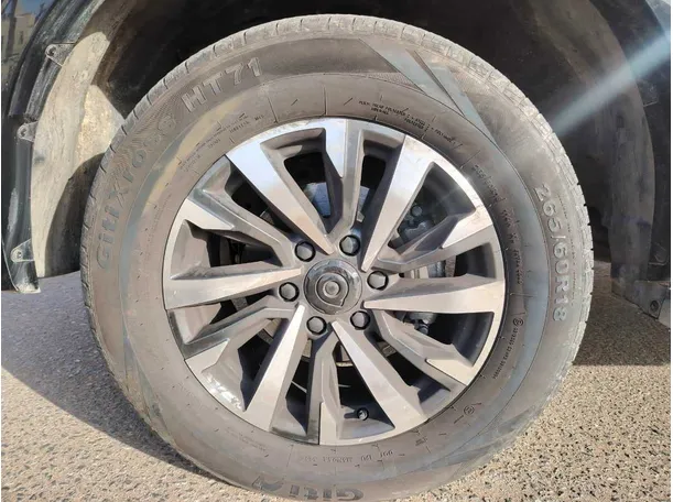 Car image 10