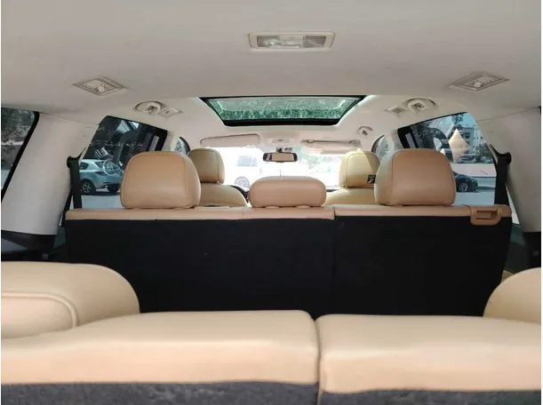 Car image 29