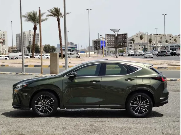 Car image 8