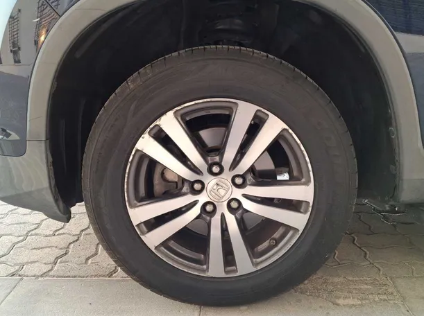 Car image 9