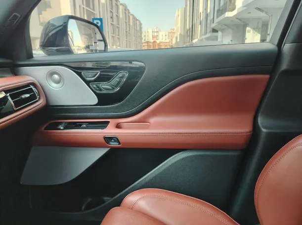 Car image 46