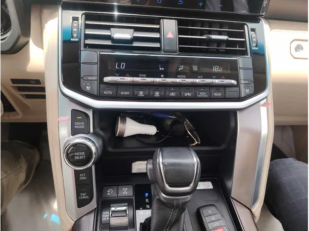 Car image 27