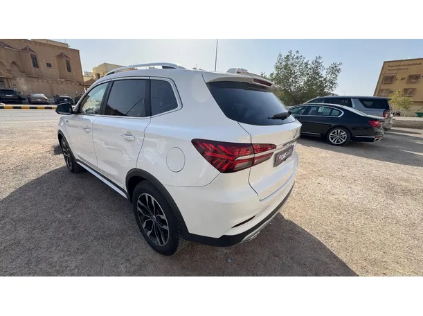 Car image 7