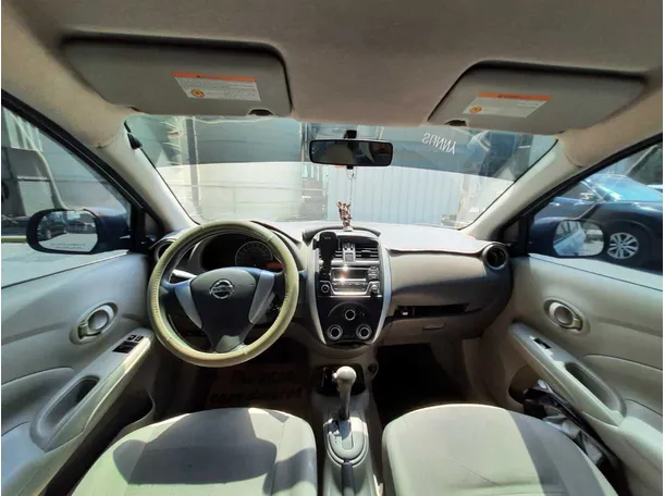 Car image 14