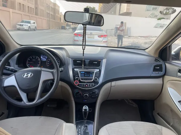 Car image 19