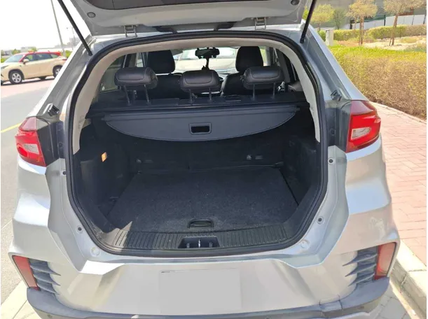 Car image 18