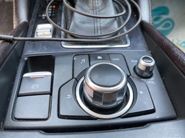 Car image 16