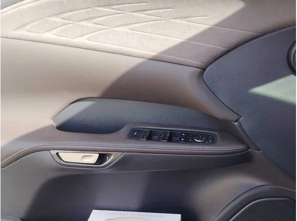 Car image 27