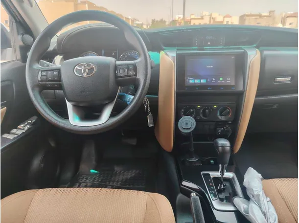 Car image 18