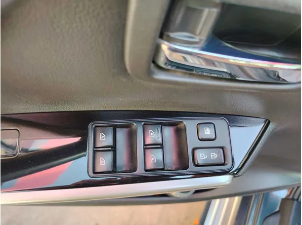 Car image 37