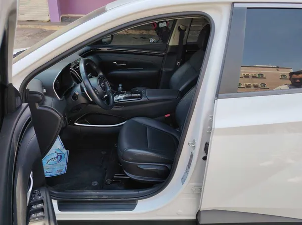Car image 13