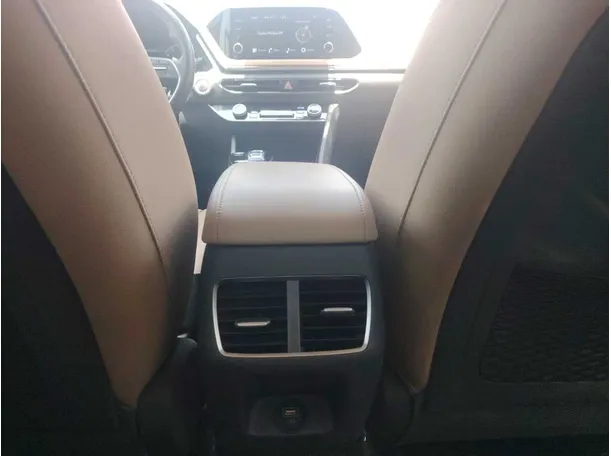 Car image 33