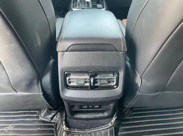 Car image 23