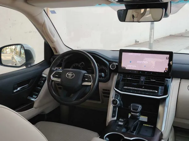 Car image 23