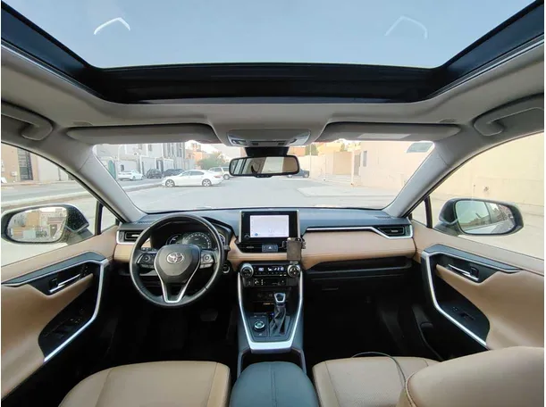 Car image 19