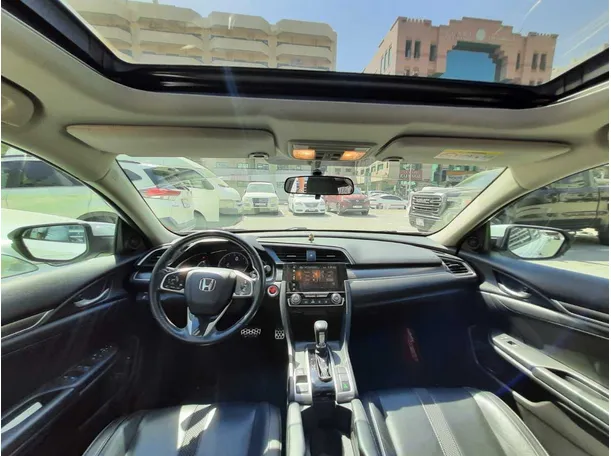 Car image 14