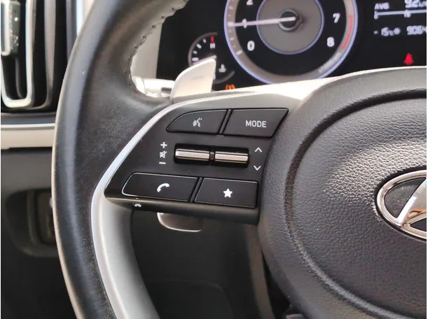 Car image 26