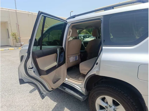Car image 14