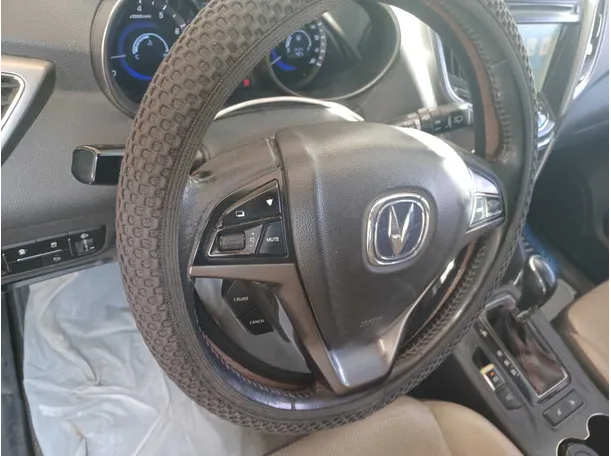 Car image 16