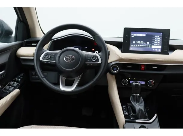 Car image 15