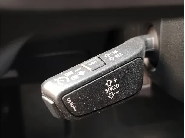 Car image 32