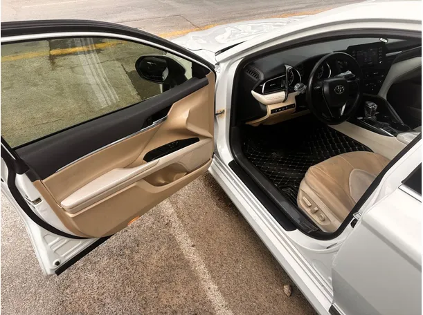Car image 11