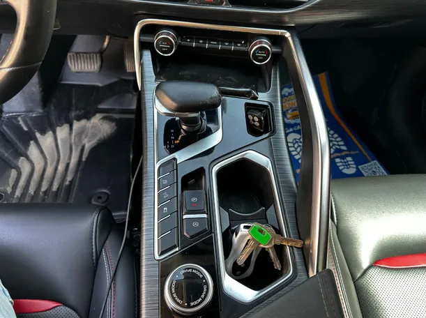 Car image 18