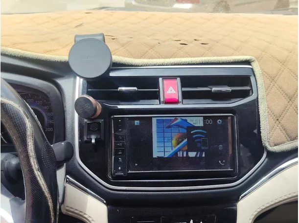 Car image 19