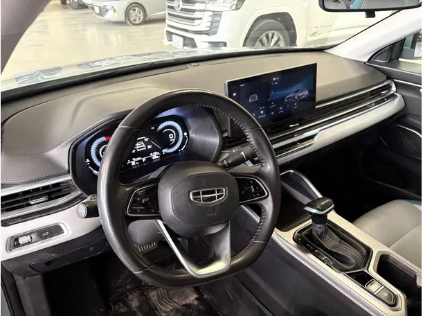 Car image 11