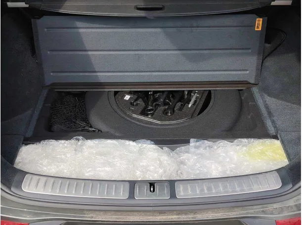 Car image 32