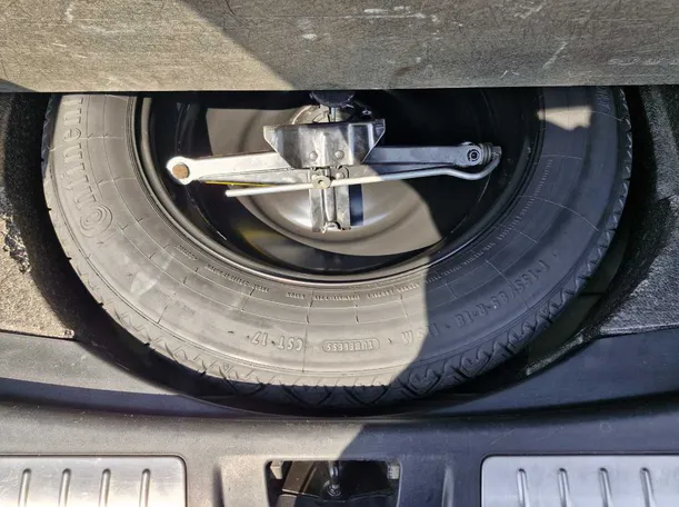 Car image 25