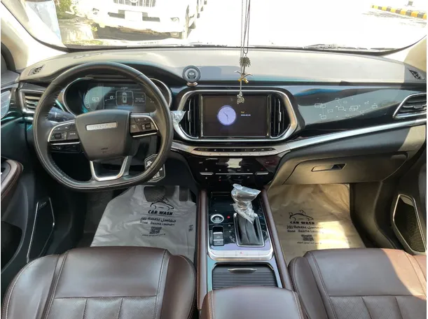 Car image 19