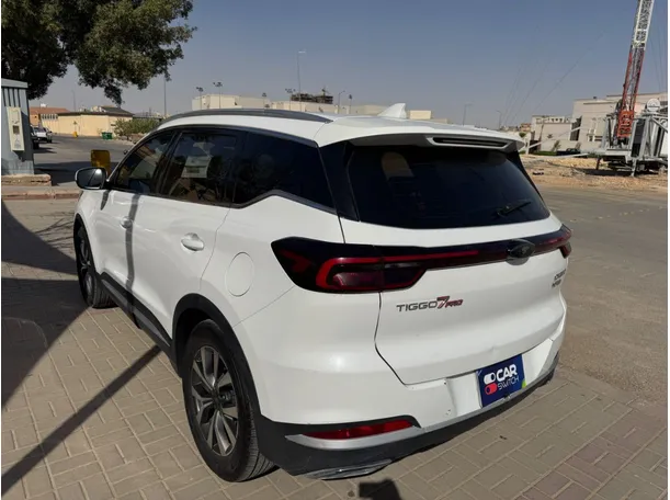 Car image 7
