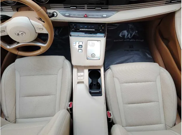 Car image 19