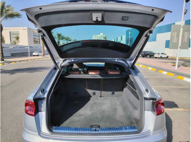 Car image 23