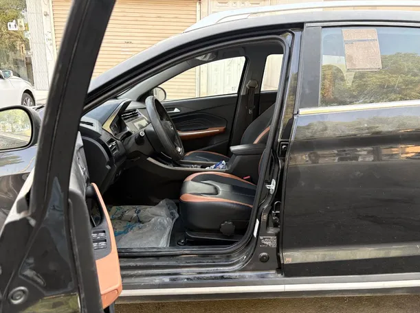Car image 12