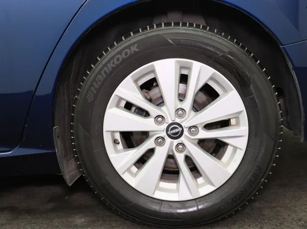 Car image 7