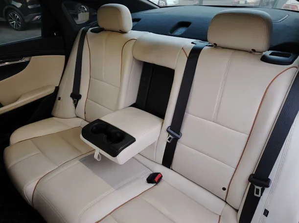 Car image 16