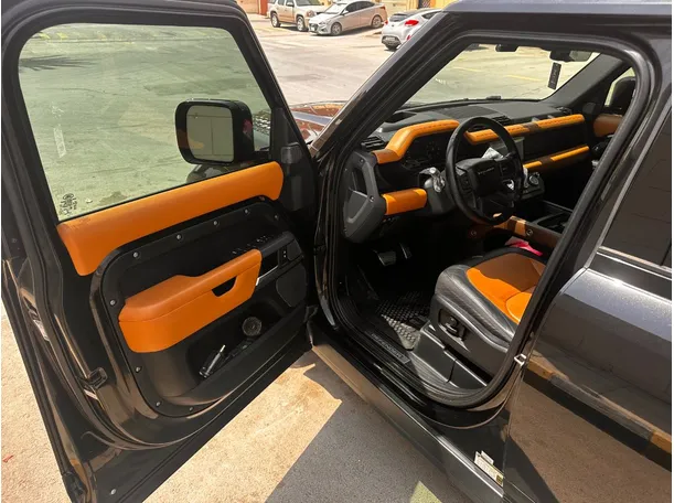 Car image 11